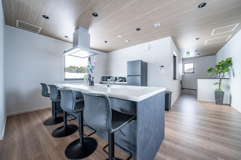 Dining area, kitchen