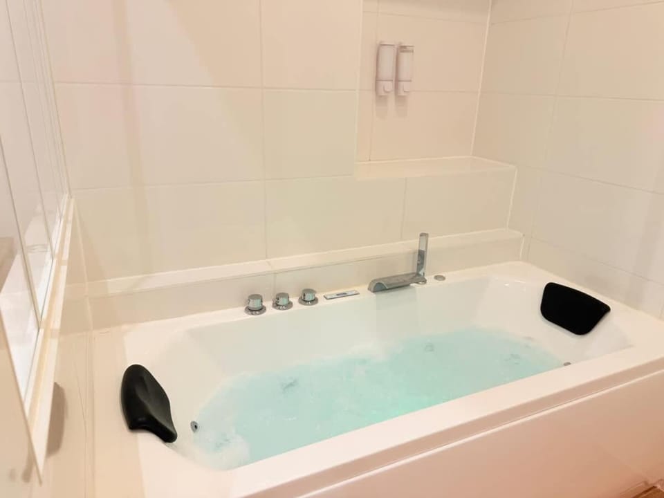 Jacuzzi privé - Netflix - Wi-Fi - parking gratuit Inn in Auvergne-Rhône-Alpes