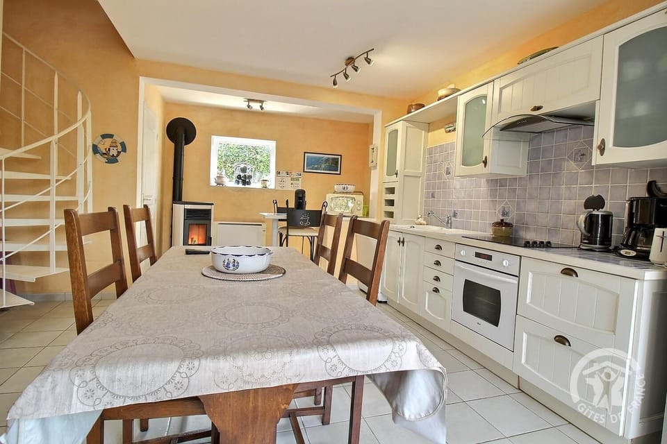 Arvoriad-la tour House in Plouha