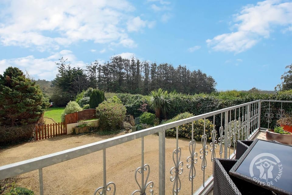 Arevor-terrasse House in Plouha