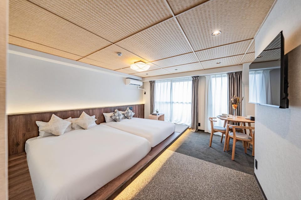 Bed, TV and multimedia, Photo of the whole room, Seating area, Bedroom, air conditioner