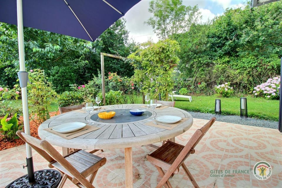 An ti vakanson House in Saint-Quay-Portrieux