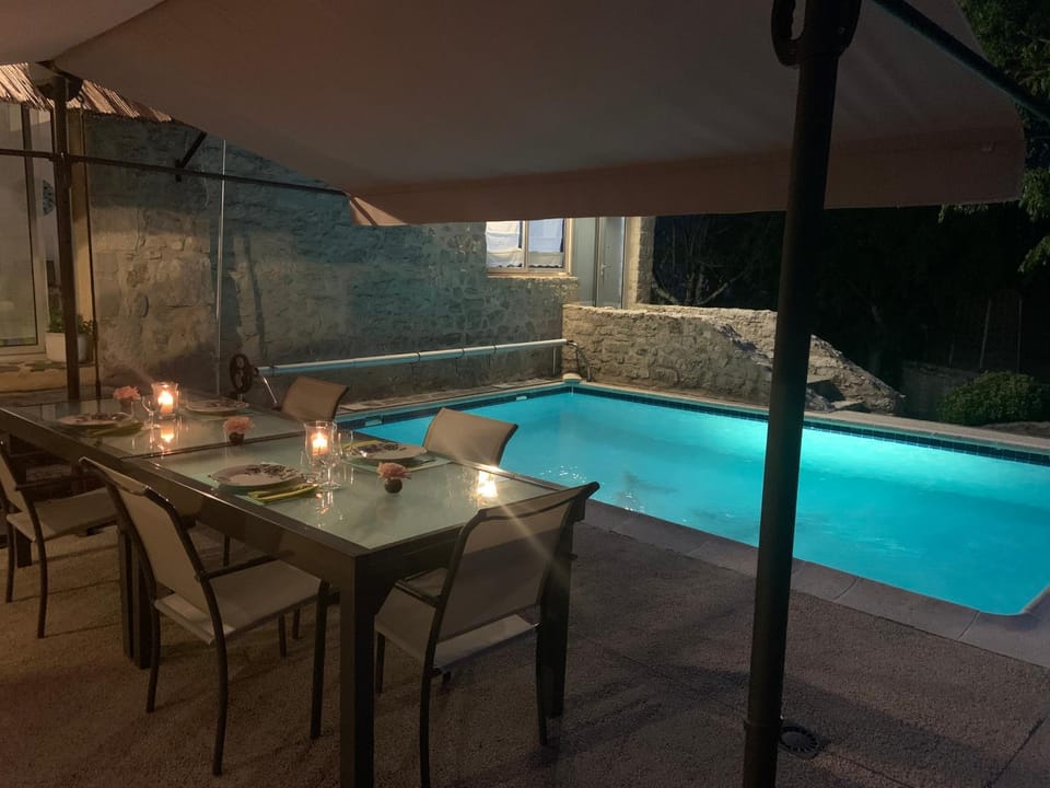 Dining area, Pool view