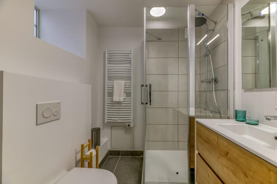 Shower, Toilet, Bathroom