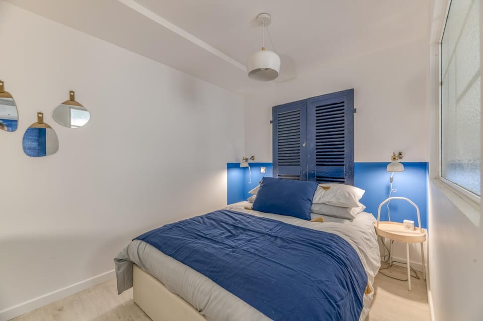 Bed, Photo of the whole room