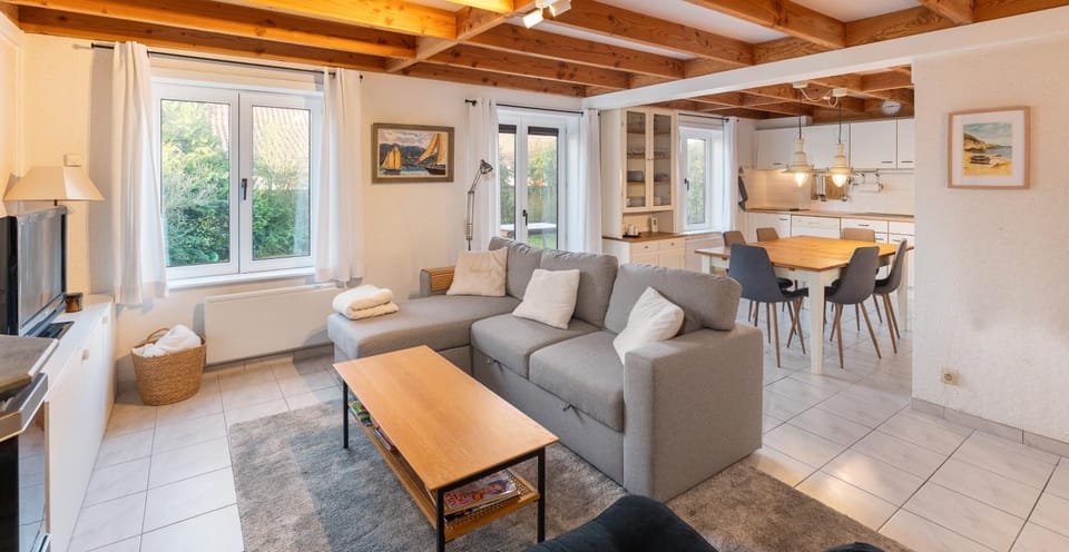 Property building, TV and multimedia, Living room, Seating area, Dining area