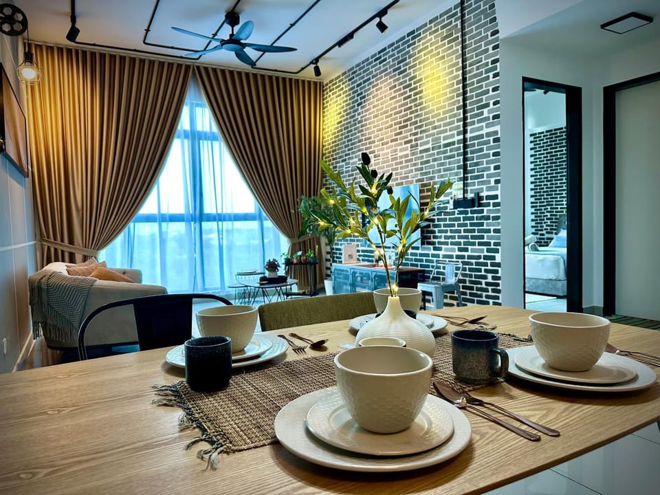UrbanRuma BrickLoft Putrajaya Near IOI City Mall 3BR WiFi Apartment in Putrajaya