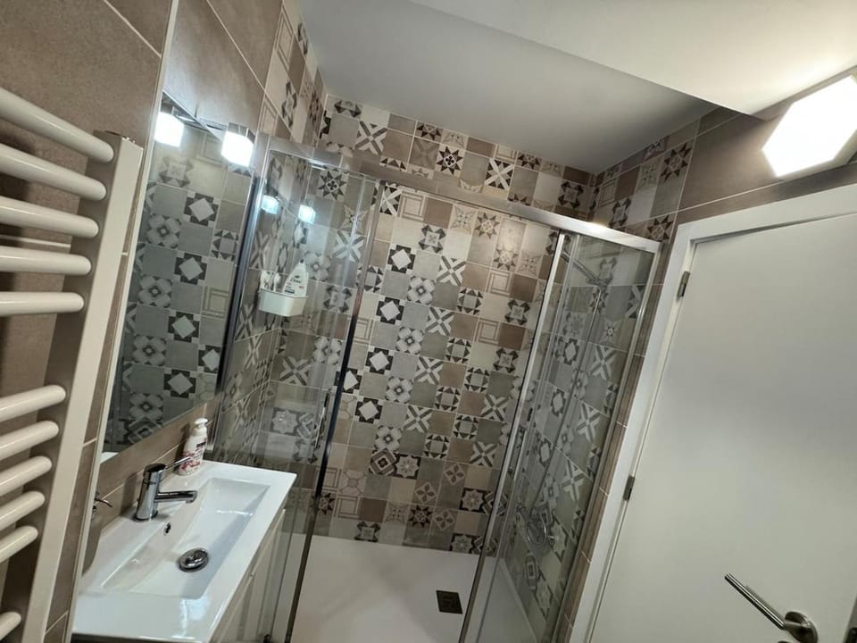 Shower, Bathroom, bidet