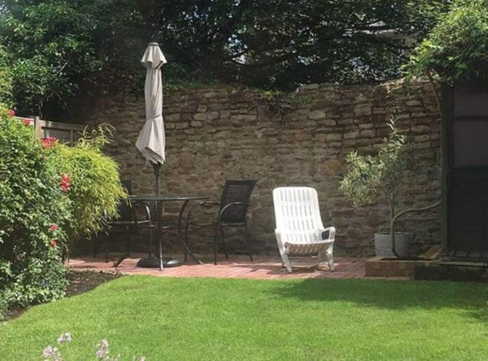 Beautiful 2 bedroom townhouse in perfect location House in Guildford