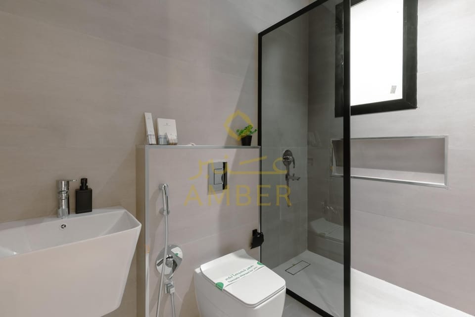 Shower, Toilet, Bathroom, Bath, towels