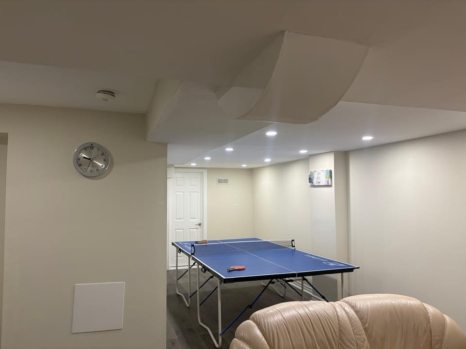 Whole House 4 Bedrooms 6 beds 3 bath family friendly Quite and relaxation area House in Gravenhurst