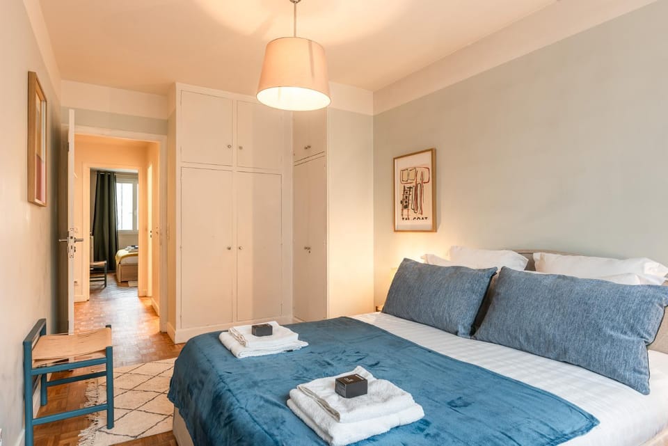 Bed, Living room, Photo of the whole room, Bedroom, towels