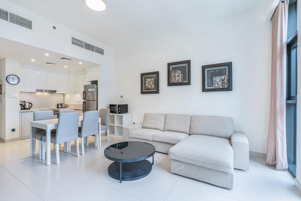 Living room, Seating area, Dining area, air conditioner