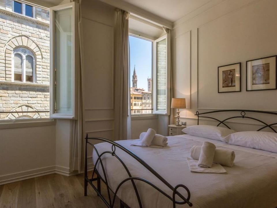 SIGNORIA VIEW- Scenic Overlooking Loft Apartment in Florence
