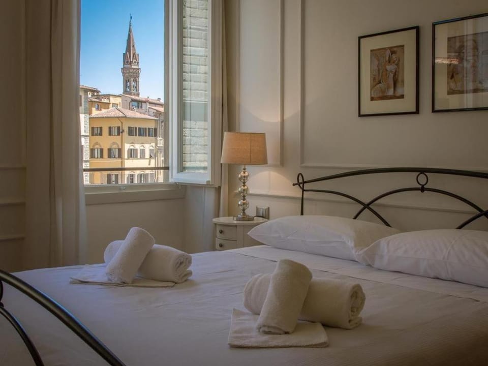 SIGNORIA VIEW- Scenic Overlooking Loft Apartment in Florence