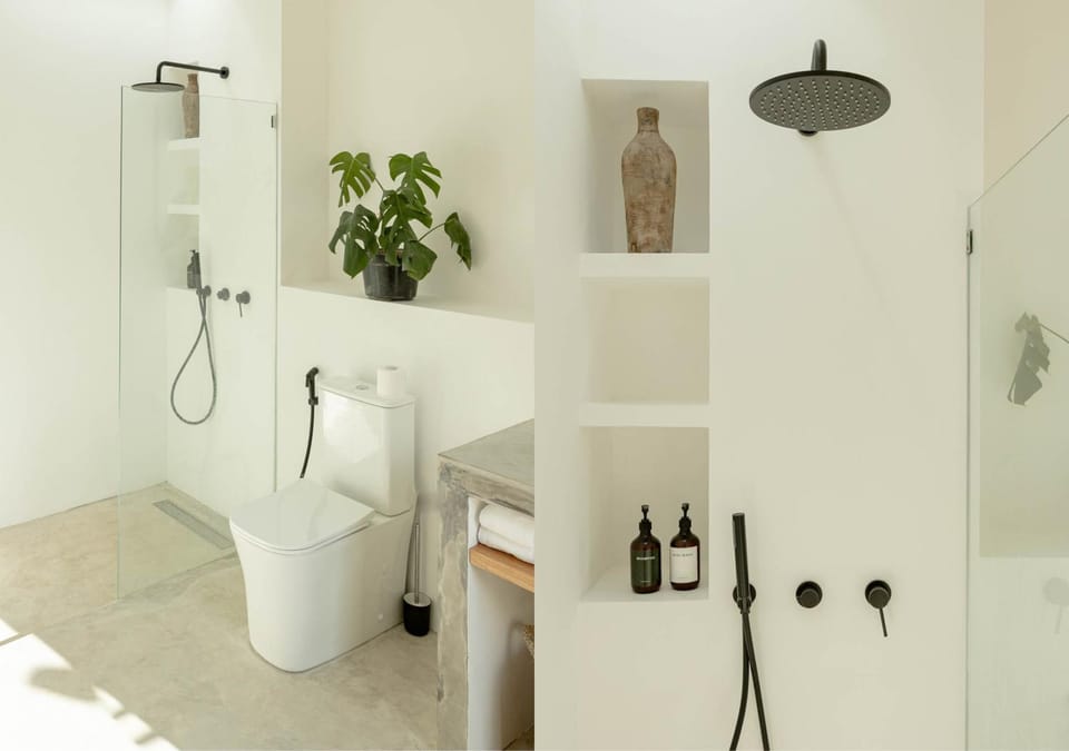 Shower, Toilet, Bathroom, hair dryier, towels