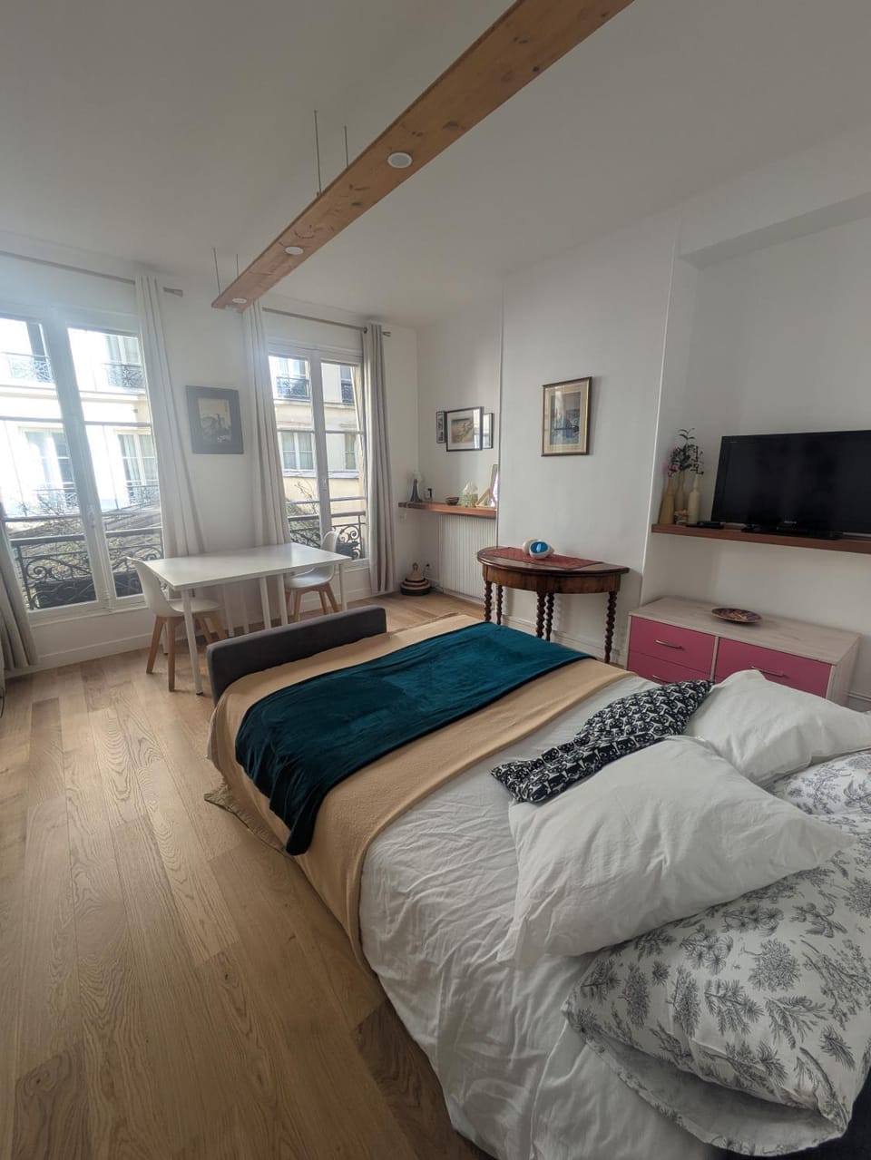 Photo of the whole room