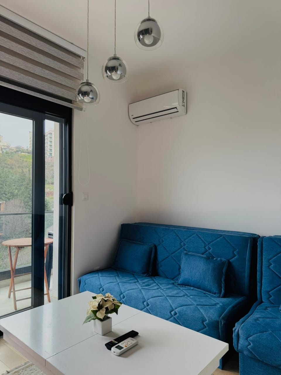 Living room, Seating area, air conditioner