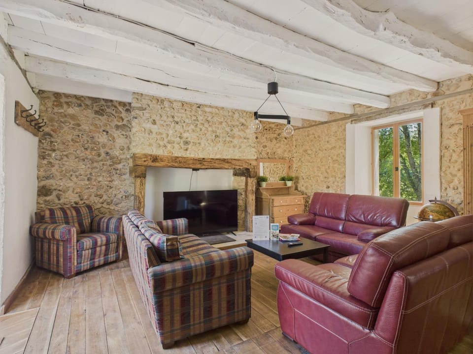 Communal lounge/ TV room, Living room