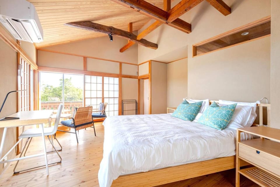 Bed, Bedroom, heating, wardrobe, air conditioner