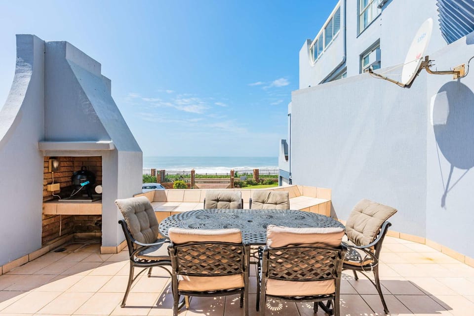 Day, View (from property/room), Seating area, Sea view