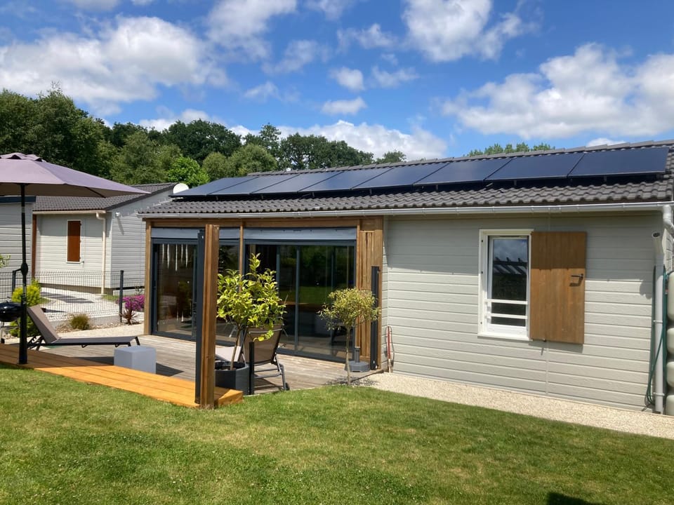 Mobil Home piscine chauffée Pont l 'Abbe Chalet in Pont-l'Abbé