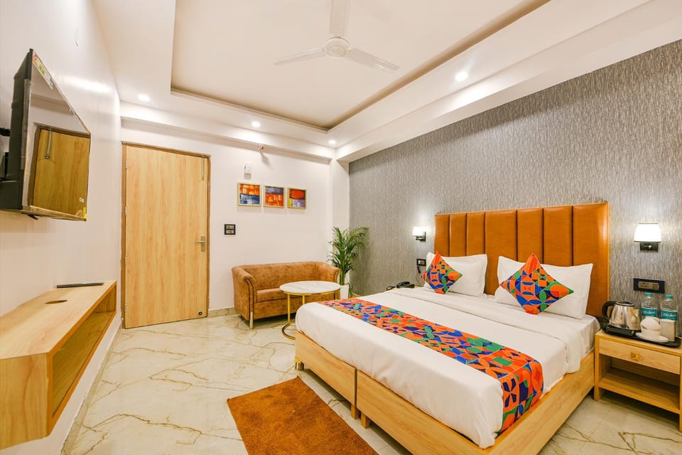 Bed, TV and multimedia, Bedroom