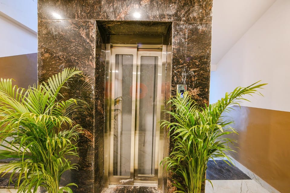 Lobby or reception, elevator