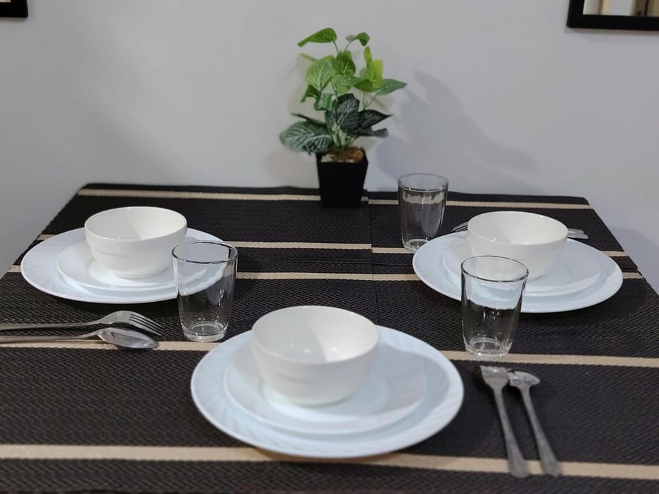 Shore Residences - 2 Bedroom Pool View Near Moa Apartment hotel in Pasay