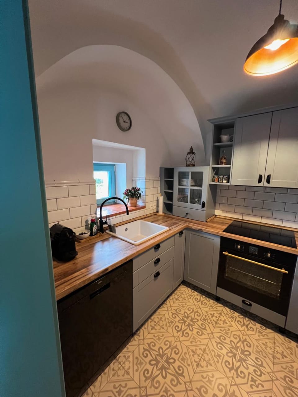 Kitchen or kitchenette, dishwasher, oven, stove