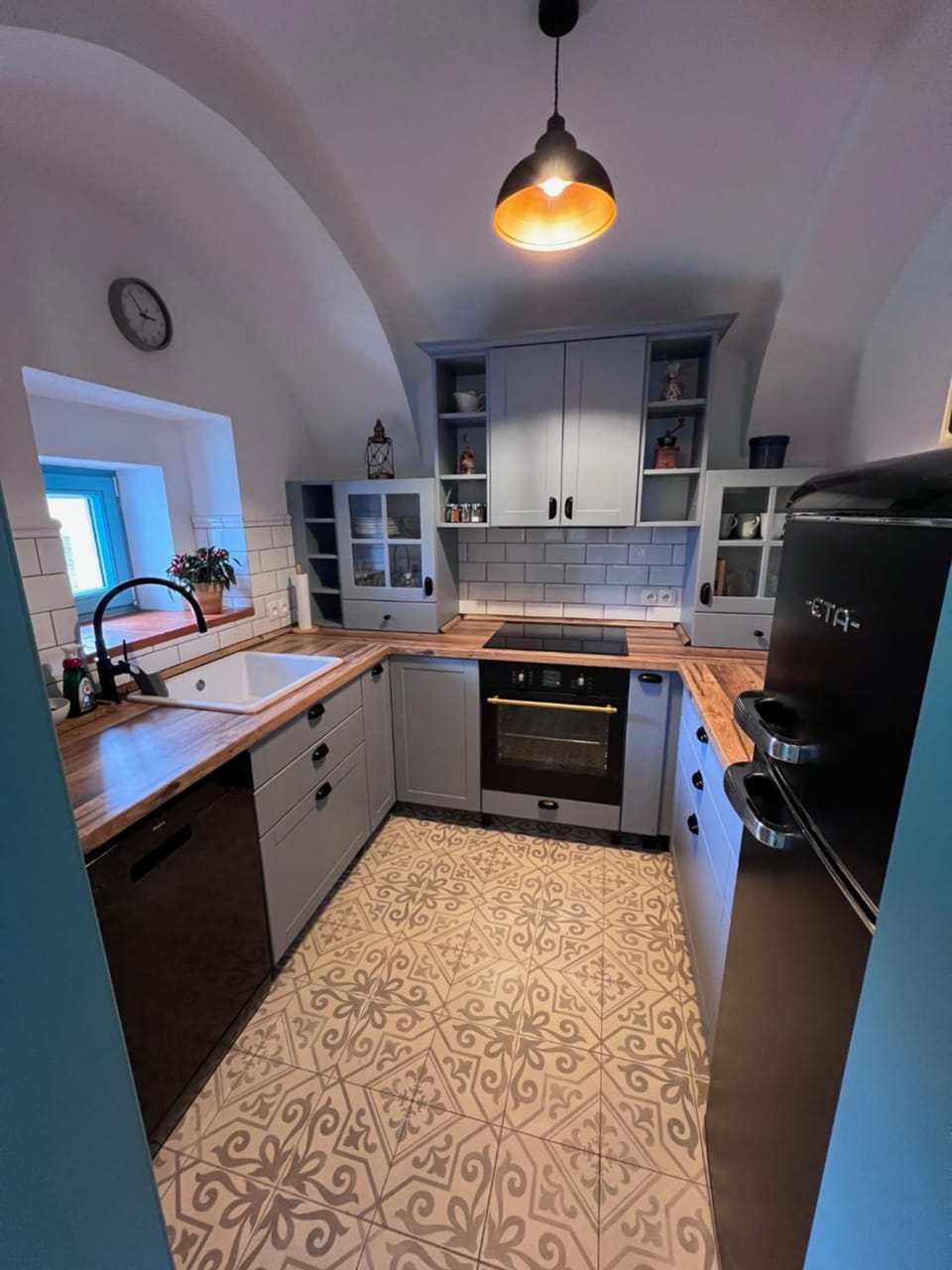 Kitchen or kitchenette, dishwasher, oven, stove