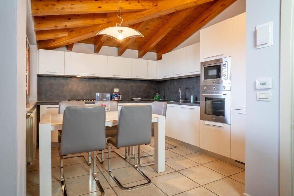 Kitchen or kitchenette, Dining area, dishwasher, oven, stove