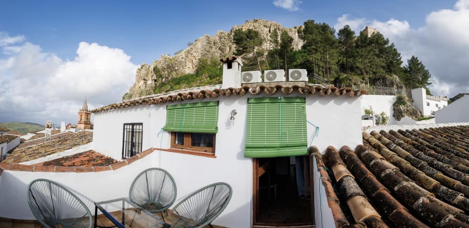 View (from property/room), Balcony/Terrace, Mountain view