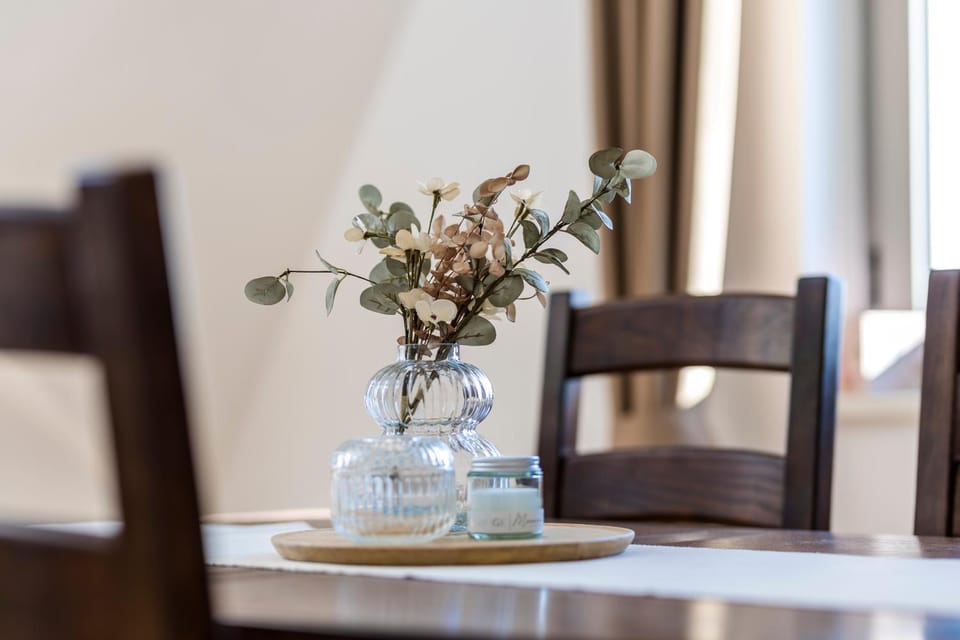Decorative detail, Dining area