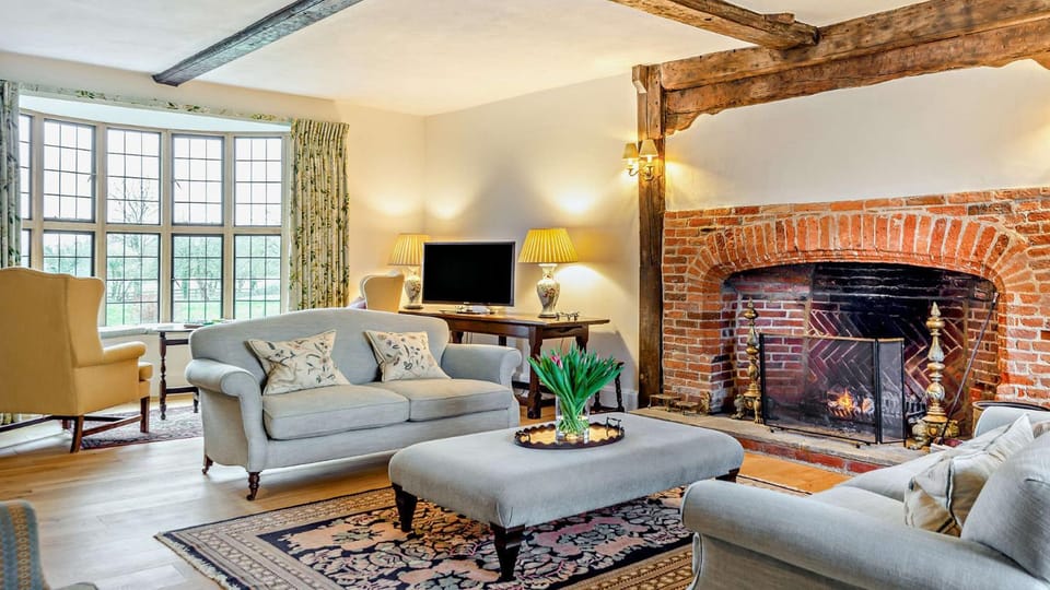 TV and multimedia, Living room, Seating area, fireplace