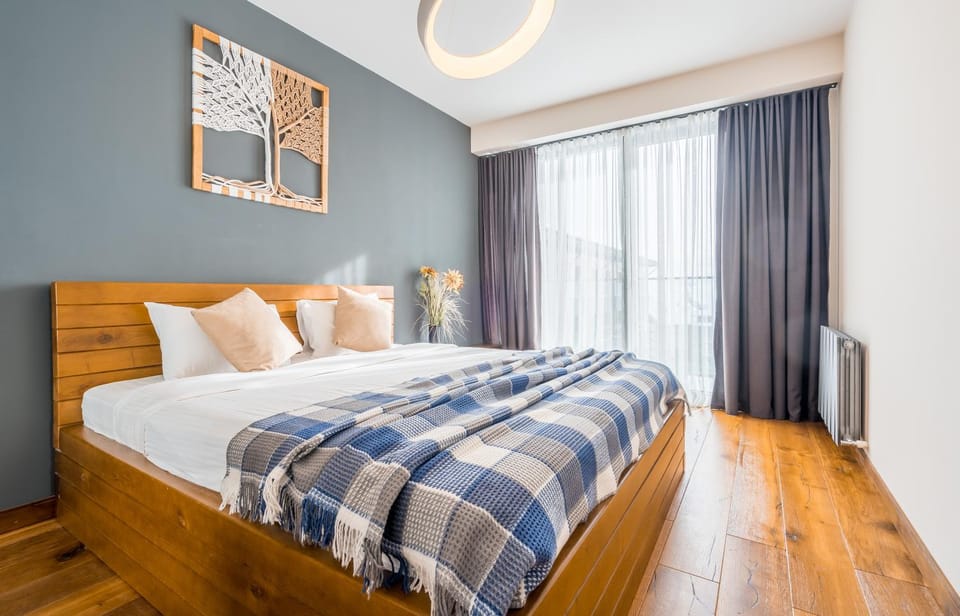 Photo of the whole room, Bedroom
