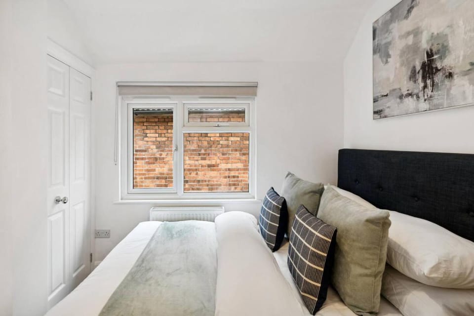 The Guildford Manor - Free Parking - 6 Beds Apartment in Guildford