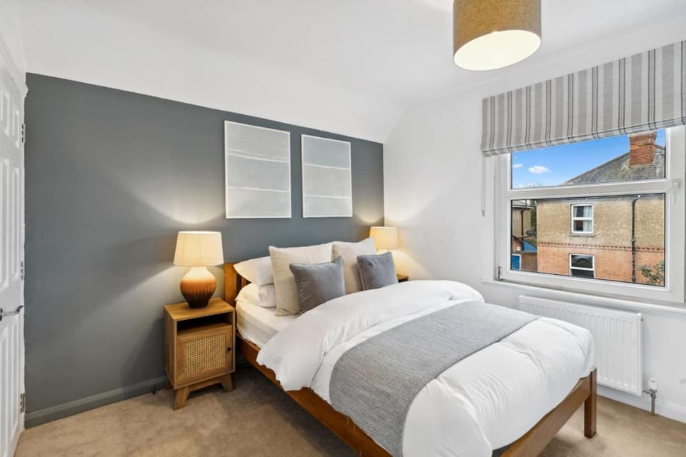 The Guildford Manor - Free Parking - 6 Beds Apartment in Guildford
