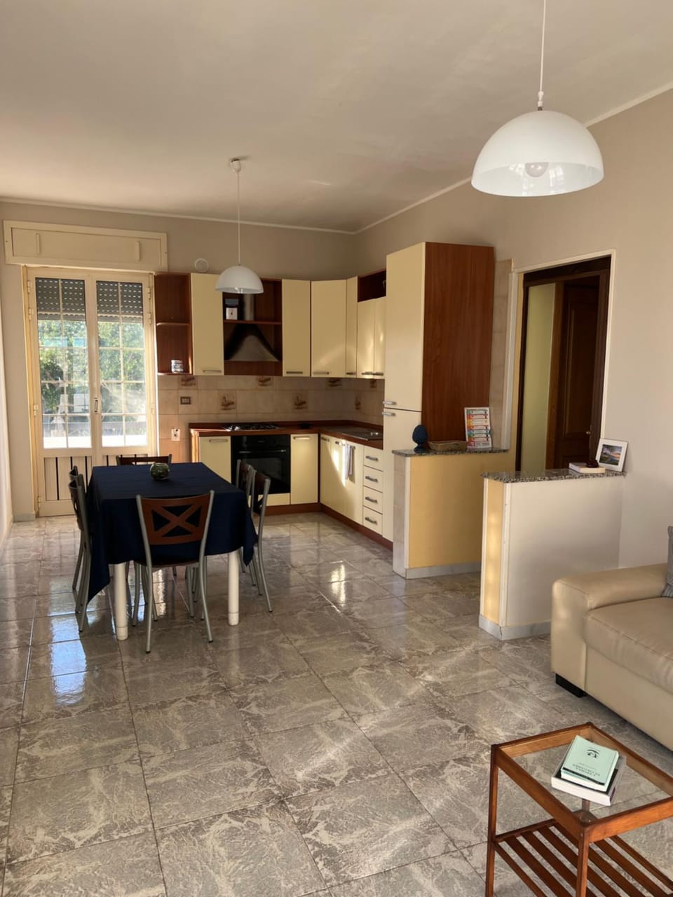 Kitchen or kitchenette, Living room, Seating area, Dining area, stove