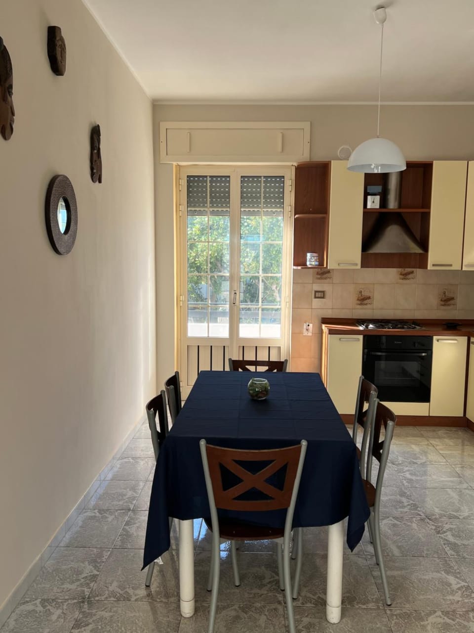 Kitchen or kitchenette, Dining area, stove