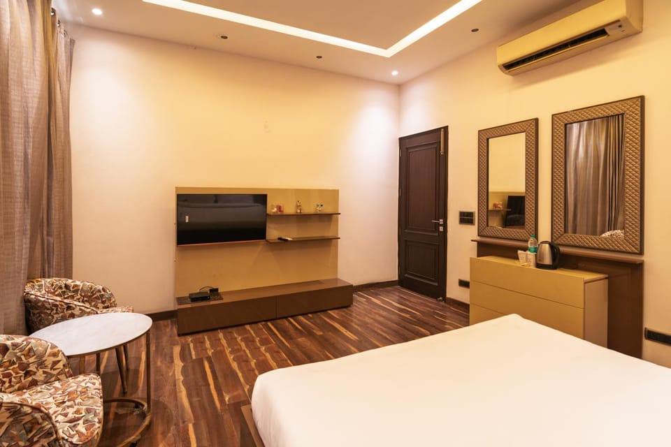 Bed, TV and multimedia, Photo of the whole room, Bedroom, air conditioner