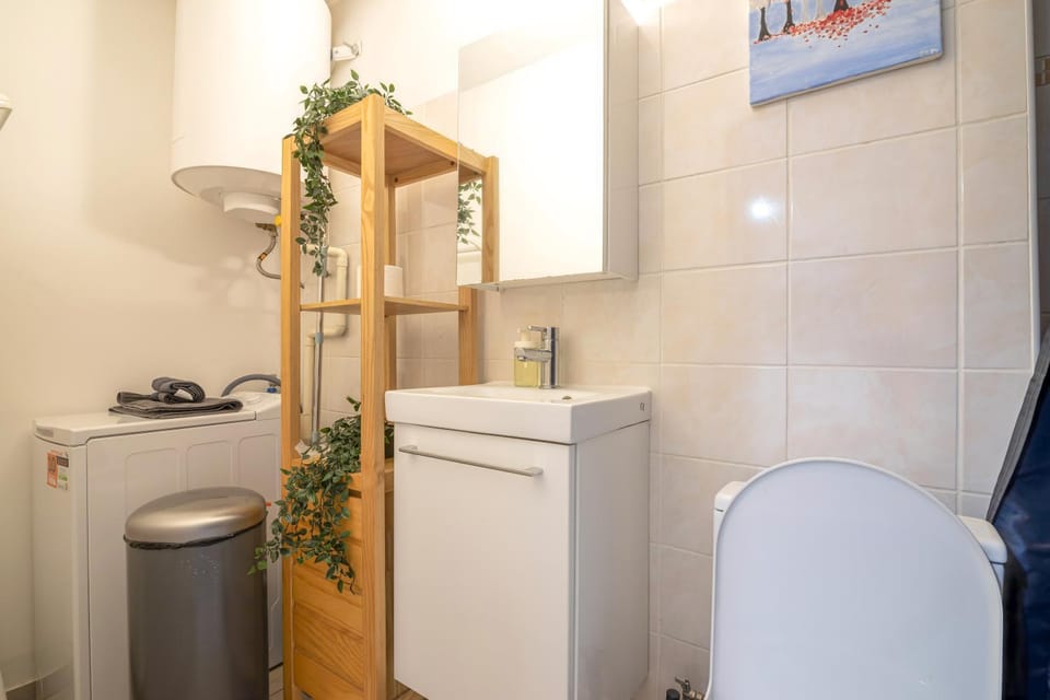 Bathroom, washing machine
