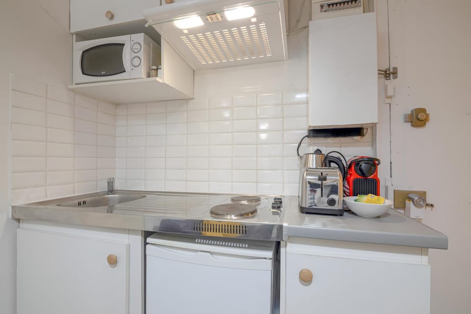 Kitchen or kitchenette, stove