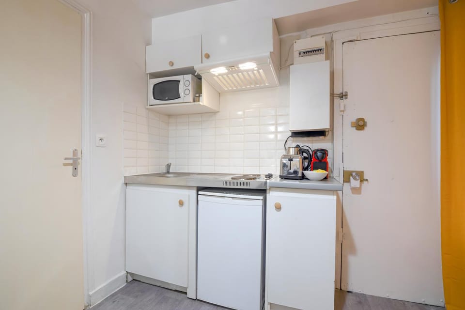 Kitchen or kitchenette, stove