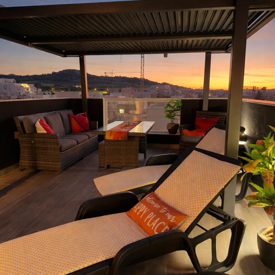 Moonlit Terrace Escape Inn in Saint Paul's Bay