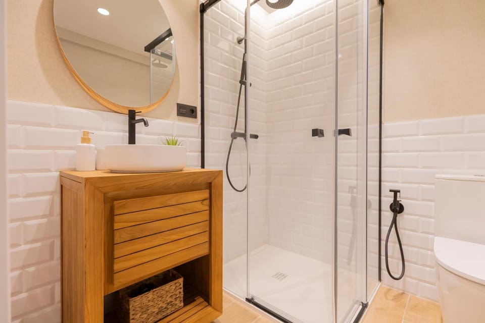 Bathroom, towels