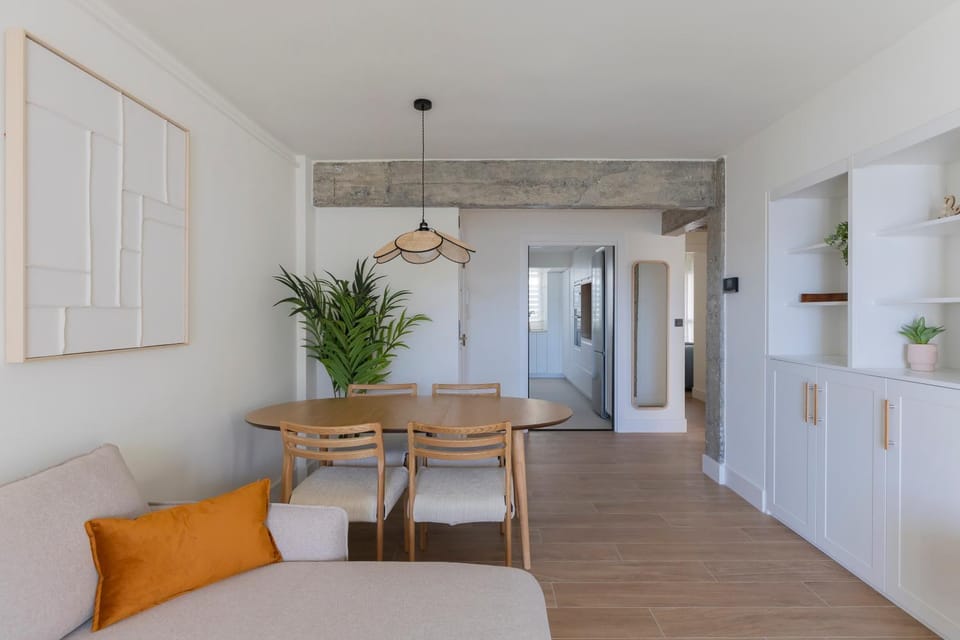 Kitchen or kitchenette, Seating area