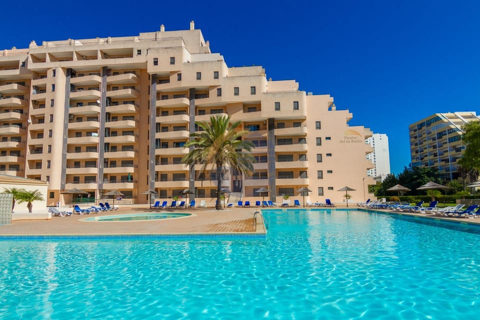 Paradise Beach Apartments with Pool SE Apartment in Portimao