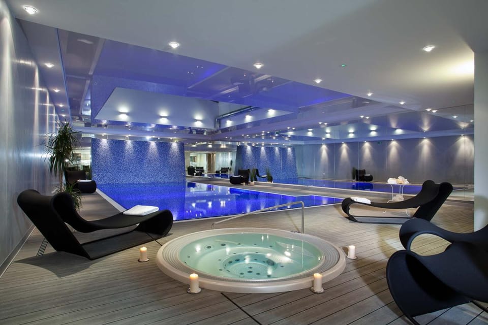 Seating area, Pool view, Swimming pool