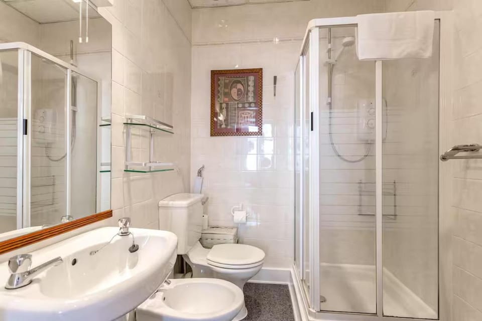 Great Location! 2BD,2 Bath in Centre of Edinburgh Apartment in Edinburgh